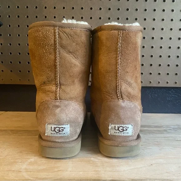 UGGs classic brown boots size 7 - Picture 4 of 8